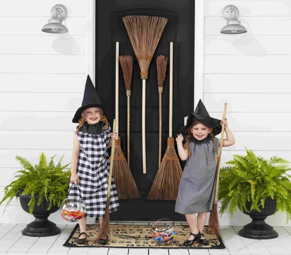 Вещици, магьосници – нужни ли са на децата ни?